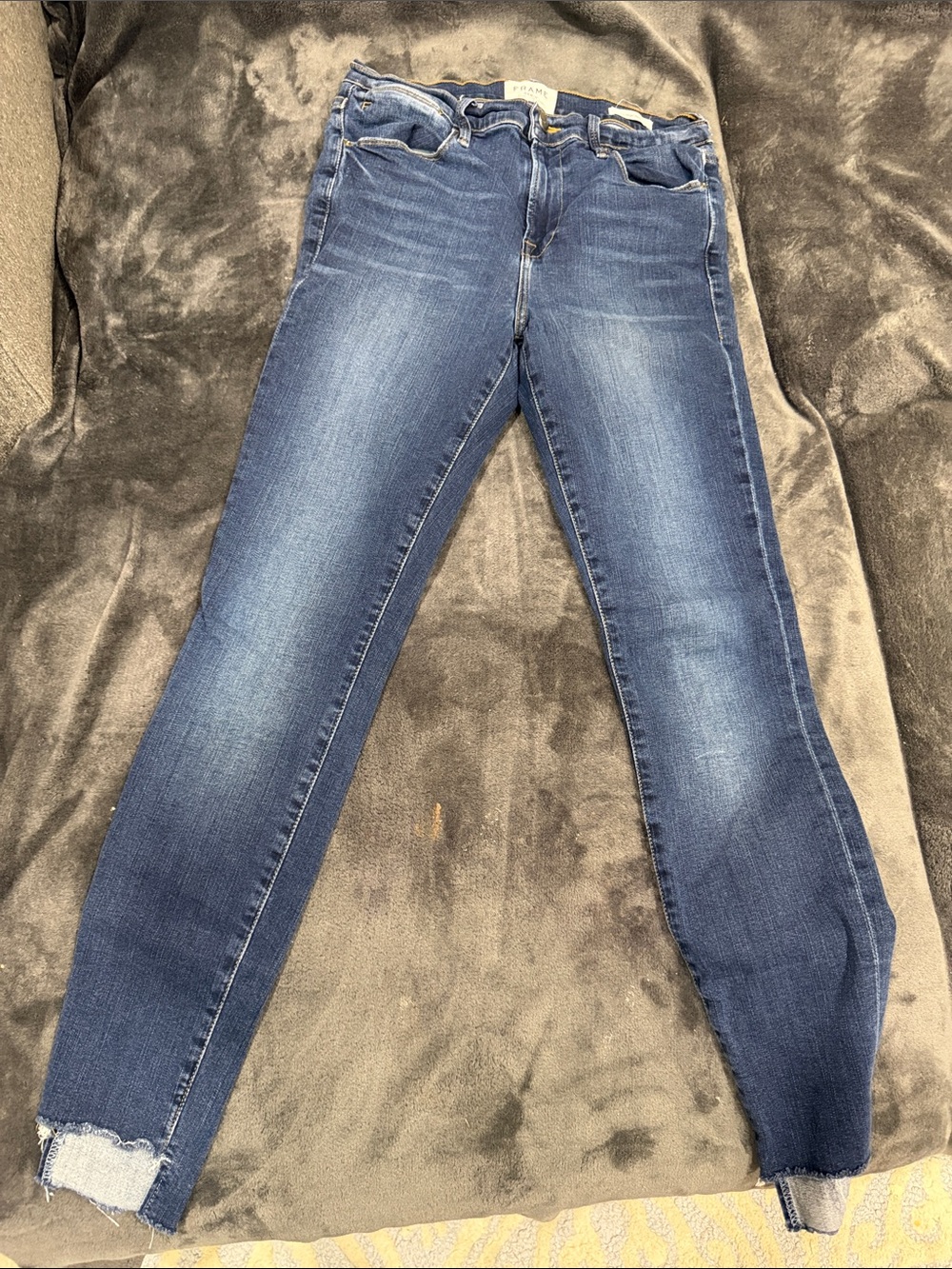 Frame Denim Women’s Straight Jeans in Dark Blue Wash